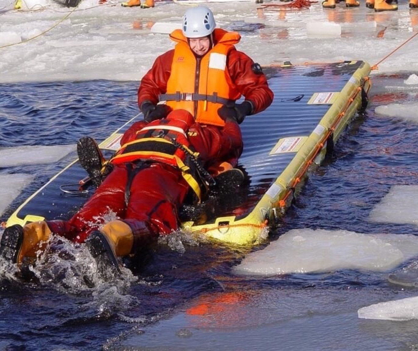Airtrack ice rescue.jpg